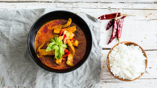 Pollo al curry rojo tailandés