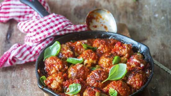 albóndigas con salsa de tomate