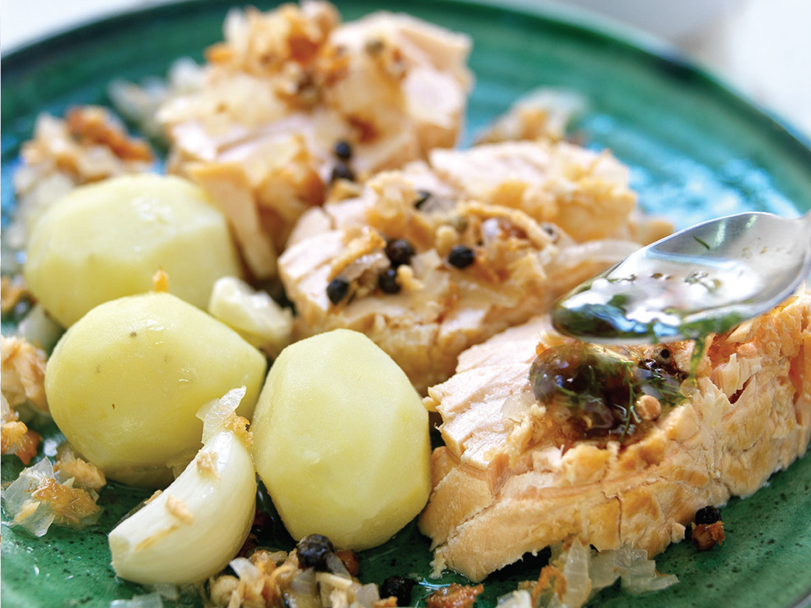 Salmón con salsa de eneldo y soja