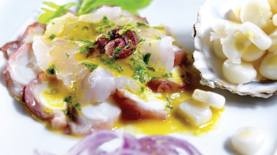 Tiradito marinero con leche de tigre