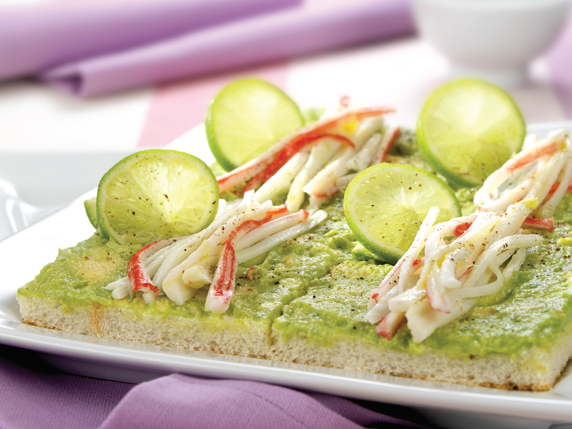 Canapés de aguacate y ‘surimi’
