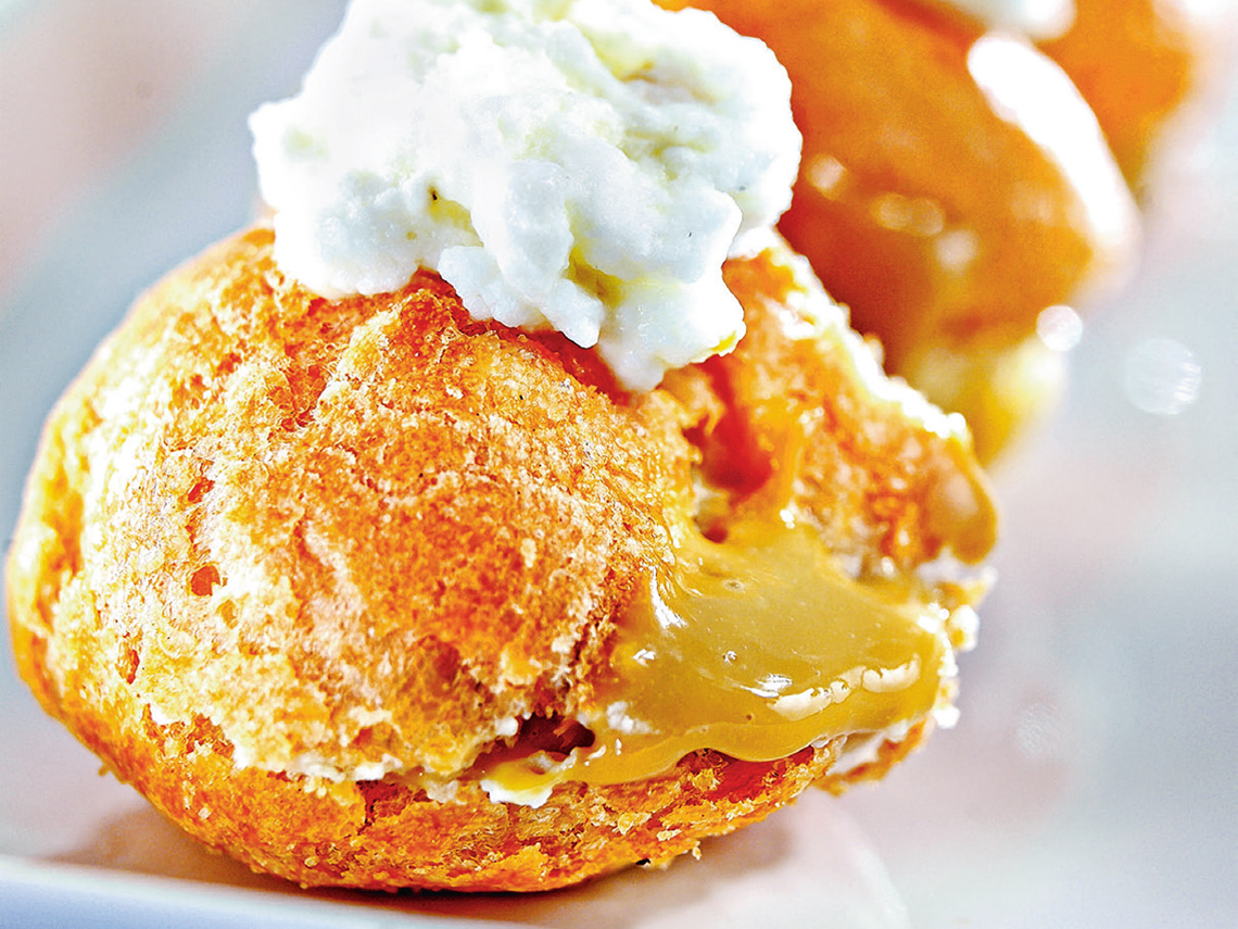 Profiteroles con crema de café