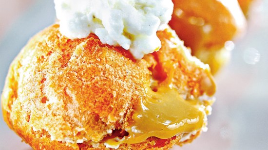 Profiteroles con crema de café