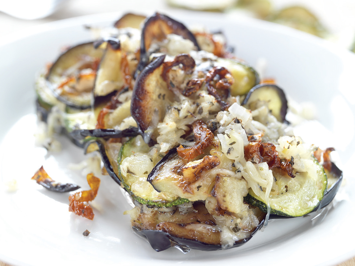 Milhojas de calabacín, berenjena y cebolla