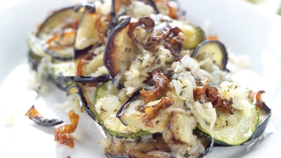 Milhojas de calabacín, berenjena y cebolla