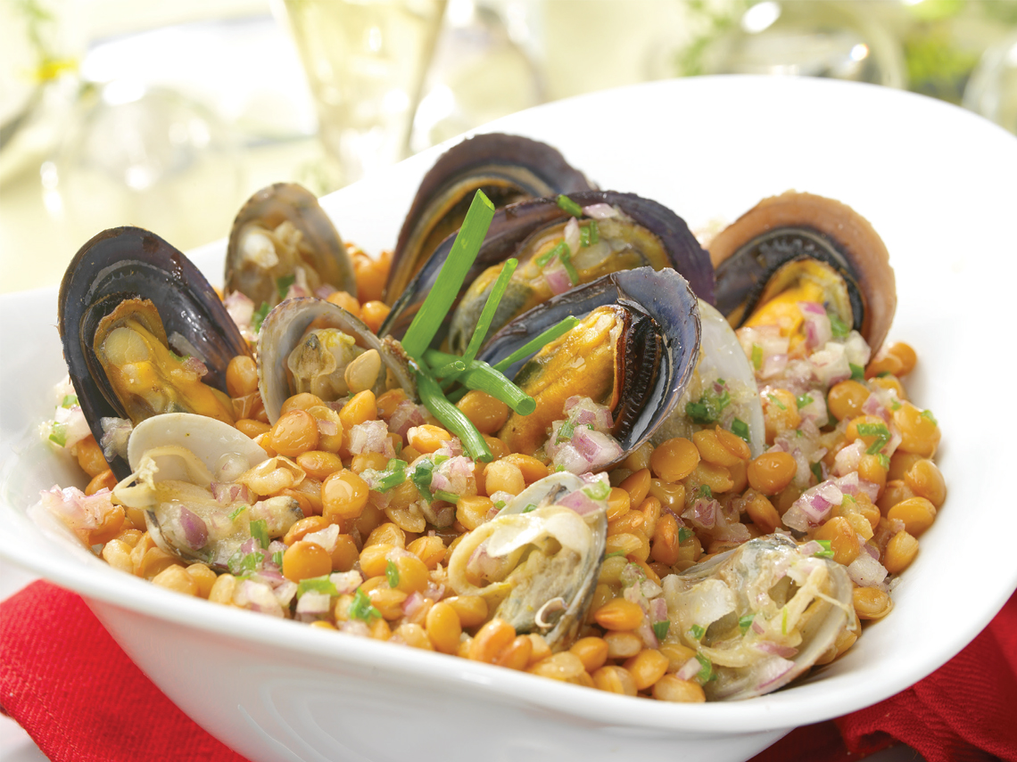 Revuelto de lentejas y frutos del mar