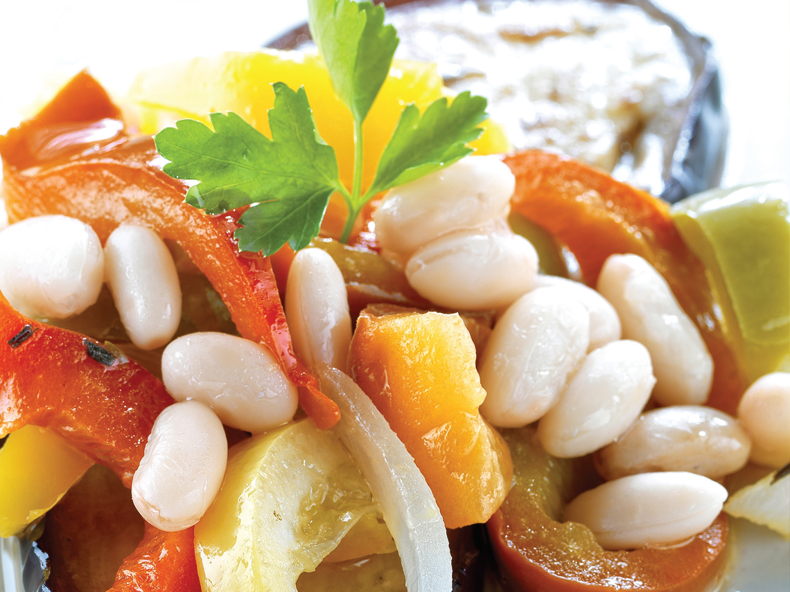 Escabeche de berenjenas y pimientos con alubias