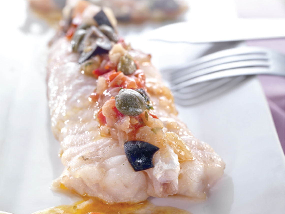 Cola de rape con salsa mediterránea