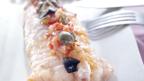 Cola de rape con salsa mediterránea