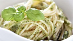 Espaguetis al pesto