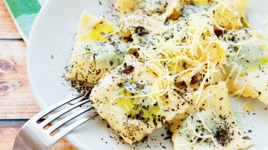 Raviolis de ricota y espinacas con aceite especiado