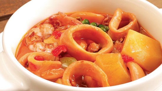 Sepia y gambas con patatas al vino blanco