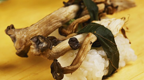 Sushi de enoki