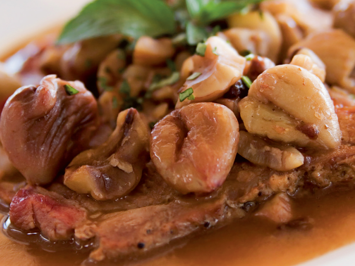 Lomo guisado con castañas