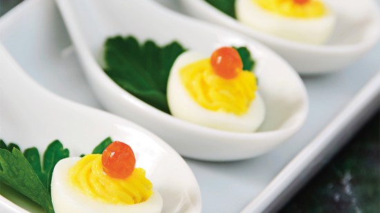 Huevos de codorniz al diablillo