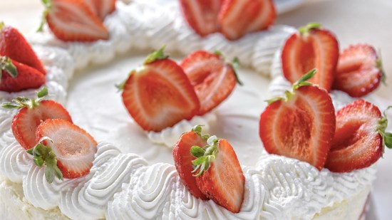 Tarta de cereales y fresas