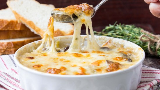 Cazuela de champiñones gratinados