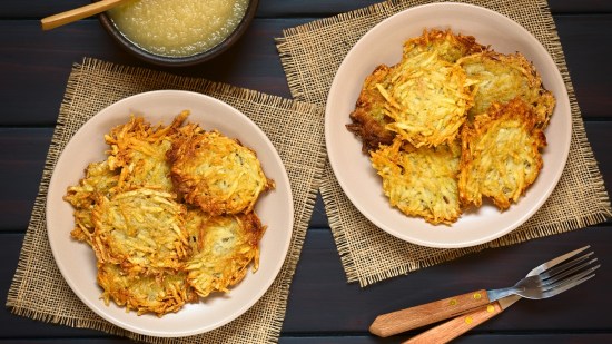 Receta de pancakes de patata con salsa de champiñones