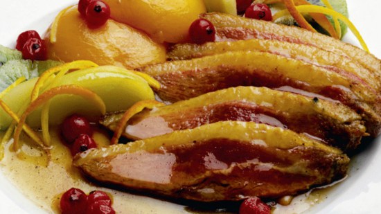 Magret de pato con frutas