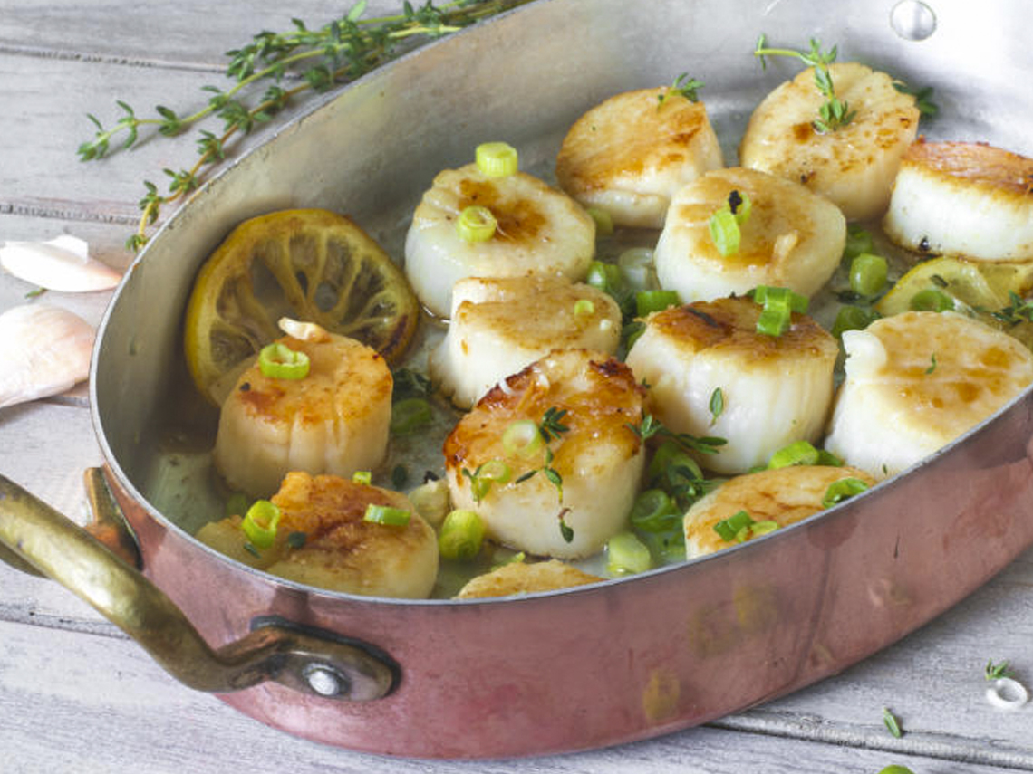 Vieiras al horno con hierbas aromáticas