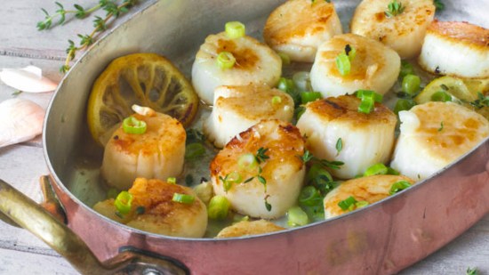 Vieiras al horno con hierbas aromáticas