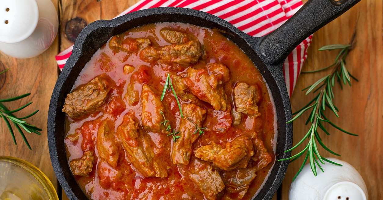 Ternera estofada al horno con tomate y ajo