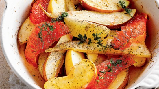 Ensalada de pera, manzana y pomelo con especias al horno