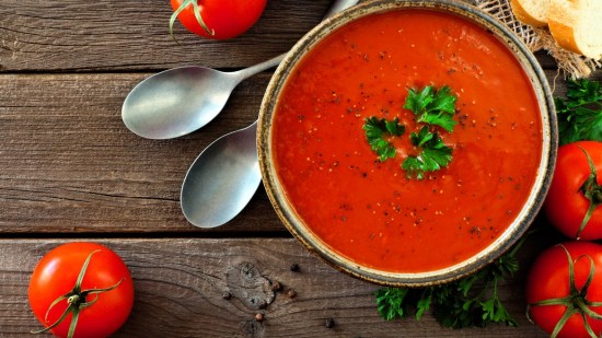 Sopa de tomate y berenjena asada