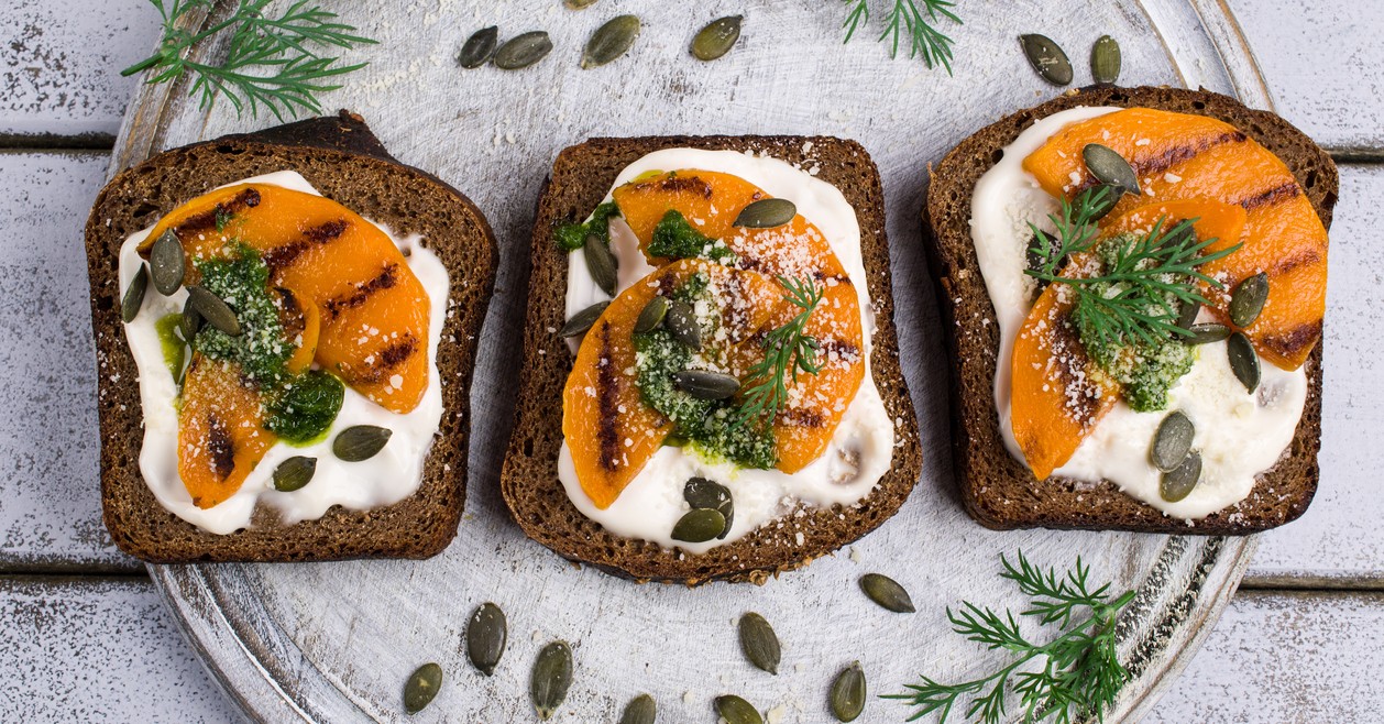 Tostadas de calabaza con ricotta y vinagre de sidra