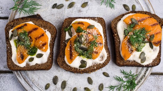 Tostadas de calabaza con ricotta y vinagre de sidra