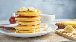 Pancakes veganos de coco y plátano