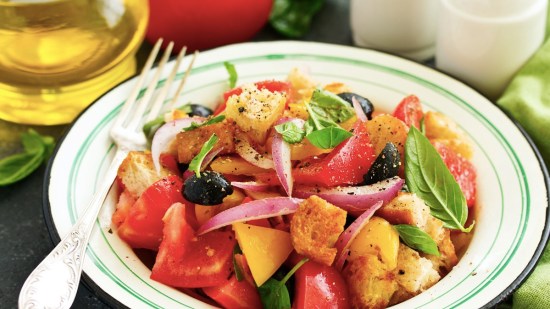 Ensalada 'panzanella' de invierno