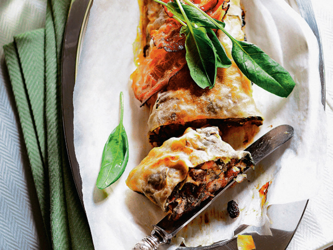 Hojaldre de espinacas con pasas y beicon