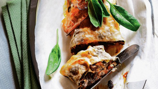 Hojaldre de espinacas con pasas y beicon