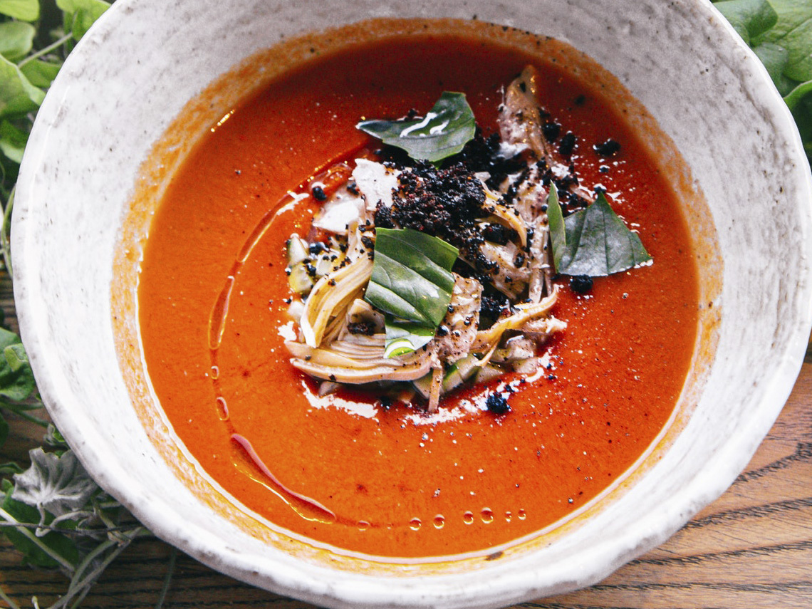 Puré de zanahoria con huevo, frutos secos y salsa agridulce