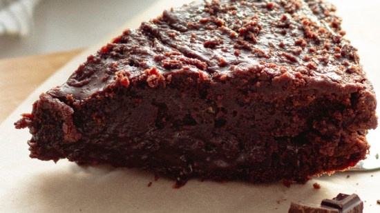 Tarta de chocolate con caquis