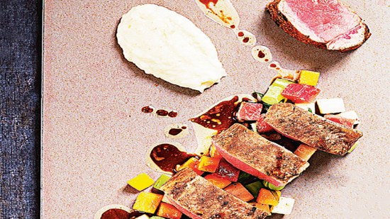 Filete de cerdo con vinagreta de sandía y  puré de patata