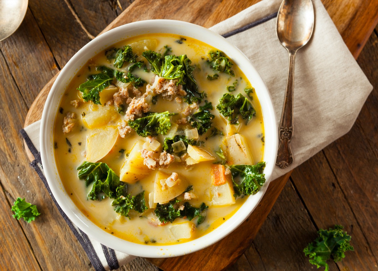 Sopa de pollo, judías y kale: un caldo nutritivo y sabroso