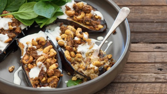 Berenjenas al horno rellenas de carne y queso