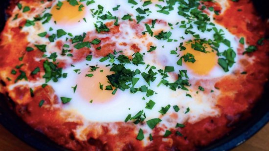 Shakshuka con garbanzos y kale