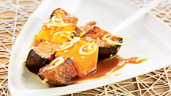 Pinchos de calabaza y berenjena con miso y mirin