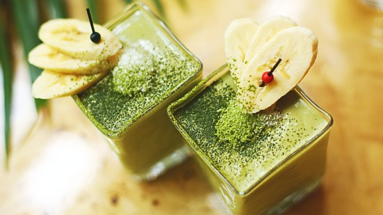 Batido cremoso de aguacate y plátano