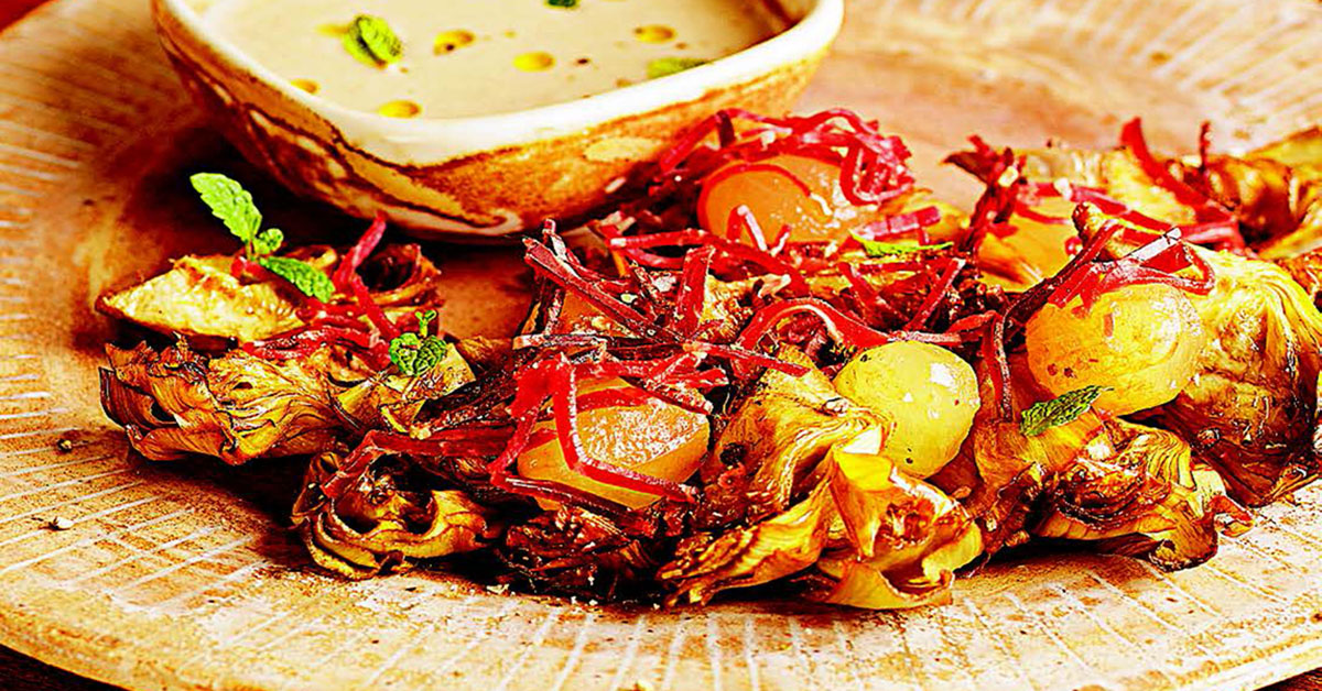 Alcachofas fritas con ajoblanco de nueces y uvas