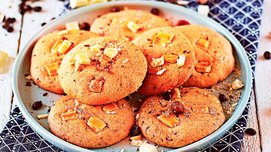 Galletas de café, almendras y chocolate blanco