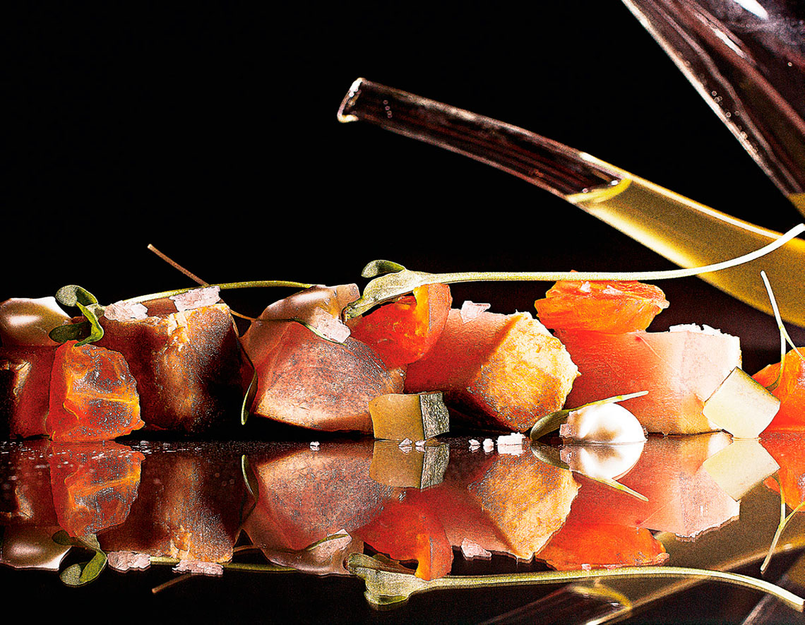 Atún marinado con pepino y kéfir