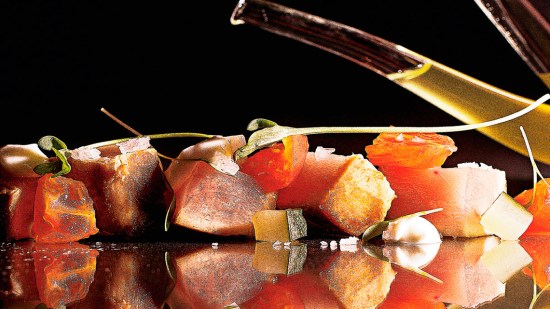 Atún marinado con pepino y kéfir