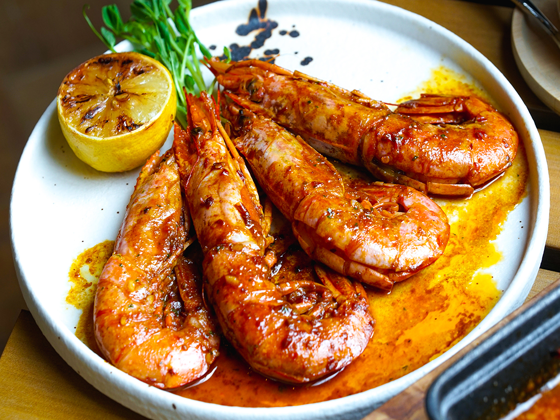 Carabineros con caldo de té y jengibre