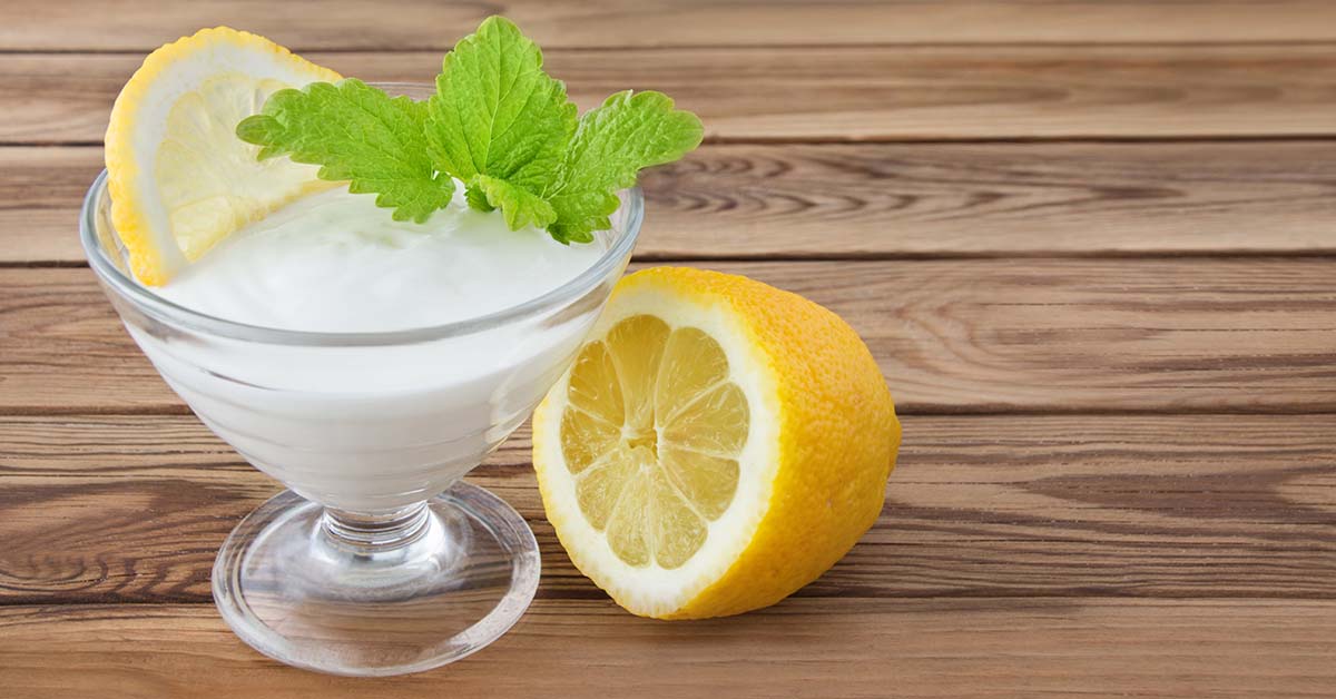Receta de postre de yogur con limón y hierbabuena. ¡Riquísimo!
