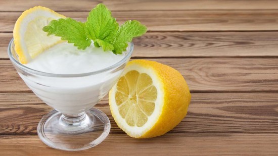 Receta de postre de yogur con limón y hierbabuena. ¡Riquísimo!