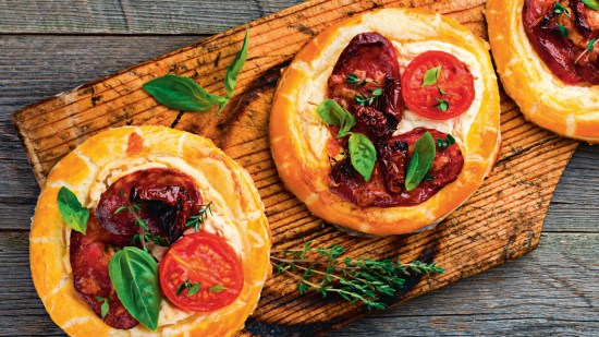 Minipizzas de cecina y queso de cabra